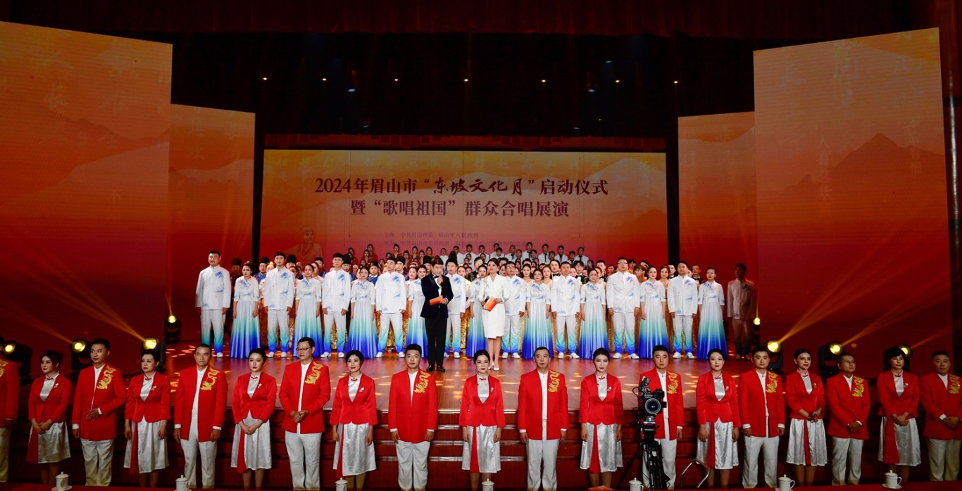 合唱《我和我的祖國》。眉山日報(bào)全媒體記者 廖波 攝.jpg